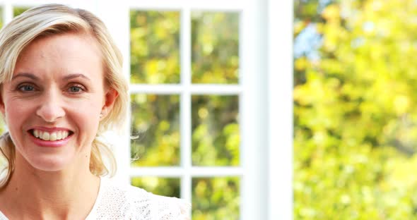 Smiling beautiful woman standing in restaurant alt