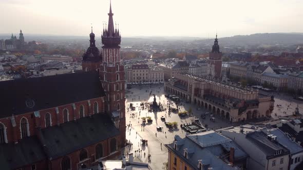 Krakow Main Market Square With Sukiennice, Saint Mary’s Basilica And Town Hall Tower In Poland. - ae alt