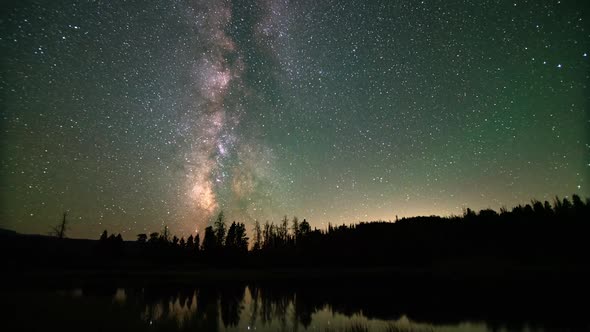 Time lapse of the milky way moving through the sky in Utah alt