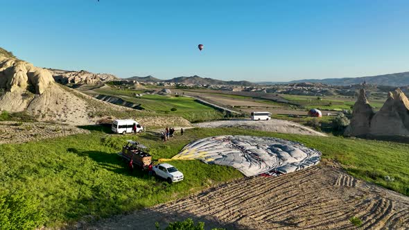 4K Aerial view of Goreme. Colorful hot air balloons fly over the valleys. alt