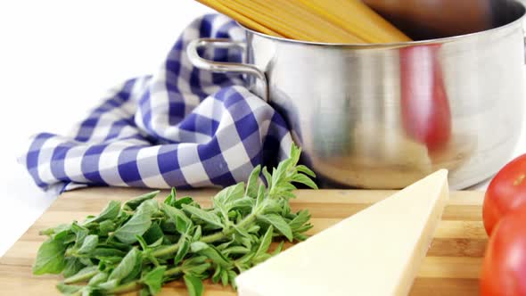 Raw spaghetti with ingredients alt