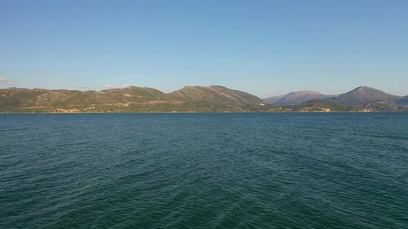 A City on the Shore of a Large Lake alt