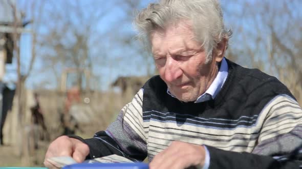 Closeup of old man's face, old man 90 years old alt