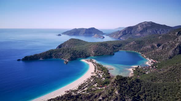 Amazing beautiful panoramic view from drone of Oludeniz Blue lagoon beach in Fethiye in Mugla alt
