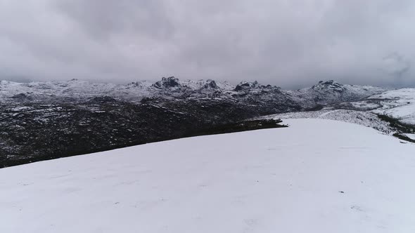 Magnificent snow mountain scenery alt