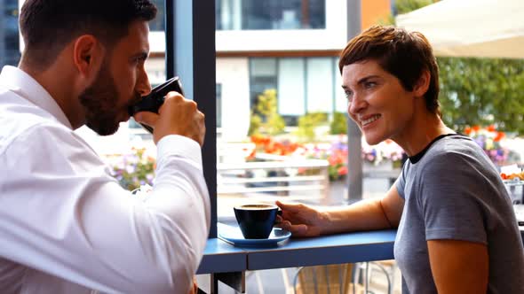 Businesspeople interacting while having coffee alt
