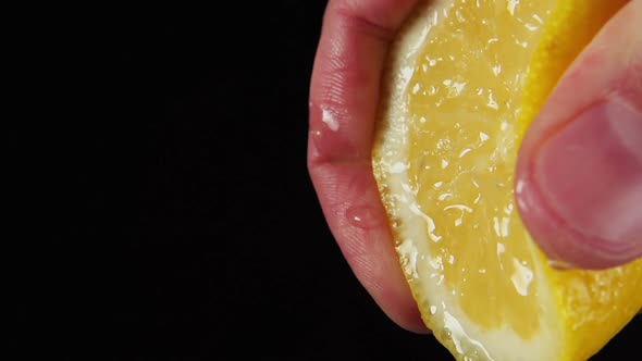 A drops splash from a lemon