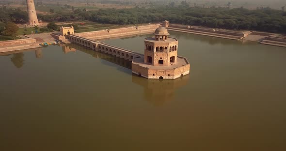 Hiran Minar alt