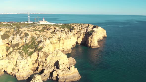 Worn-out headland in southern tip of Ponta da Piedade, Lagos, Algarve, Portugal alt
