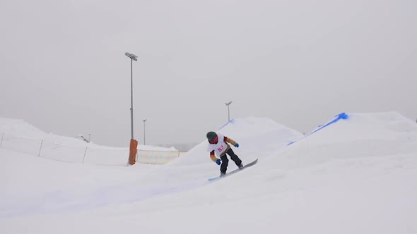 SLOW MOTION: Young Pro Snowboarder Big Air alt