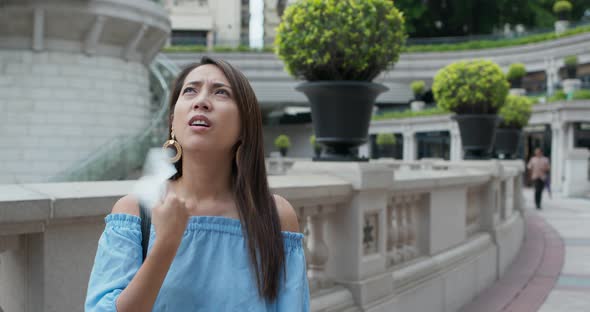 Woman feel so hot and use of tissue at outdoor alt