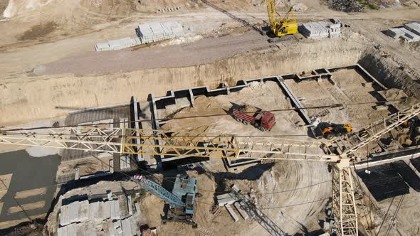 High Crane Builds A Residential Complex alt