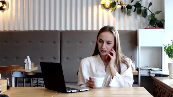 Young businesswoman on a coffee break. Using tablet computer. alt