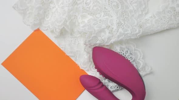 The Clitoral Vaginal Vibrator Rotates on a White Plate Top View alt