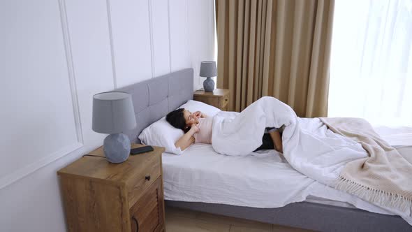 Woman Waken Up By Phone Call alt