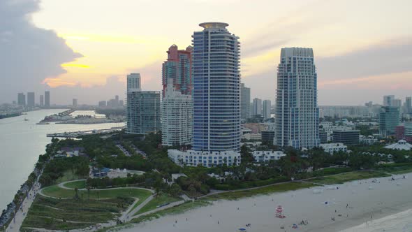 Aerial view of the South Pointe Park in Miami alt