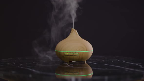 Humidifier Diffuser Bambus Reflection On Black Table