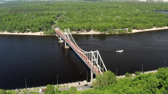 Summer flight over the footbridge in Kiev. Bridge over the Dnieper. alt
