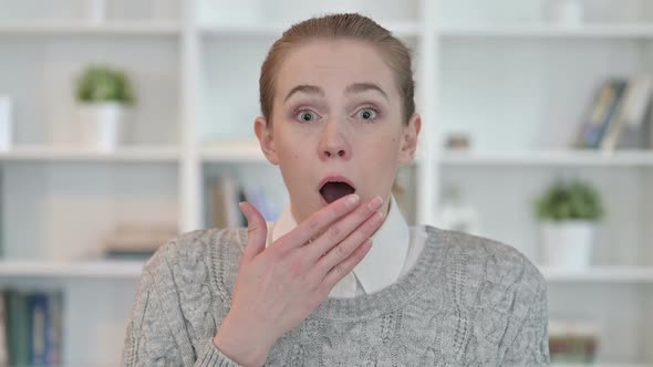 Portrait of Upset Young Woman Feeling Shocked alt