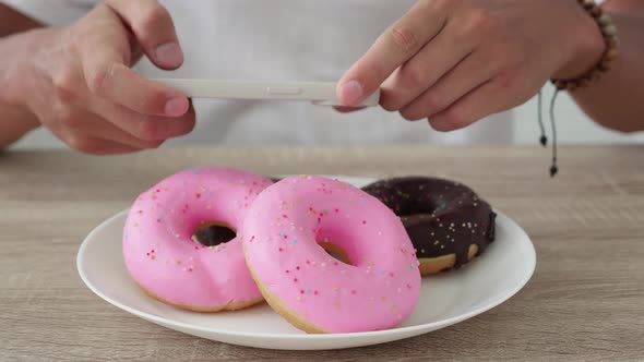 Closeup Photographing Donuts on a Smartphone alt