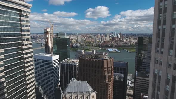 4K Aerial shot of Manhattan district in New York, United States alt
