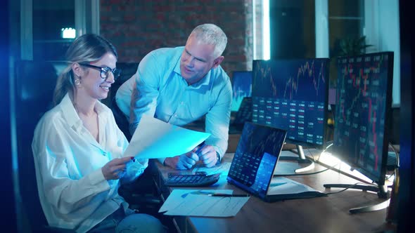 Traders are Analyzing Stock Reports and Calculations alt