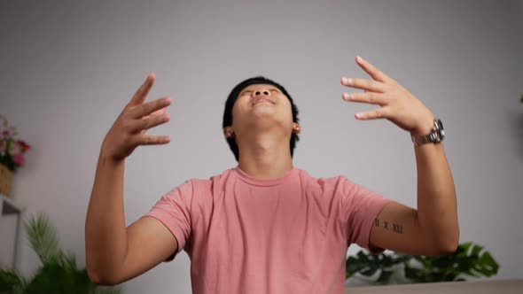 Man enjoy with money rain alt