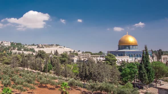 Garden Area Timelapse Hyperlapse and View of the Dome of the Rock in the Historical Center of the alt