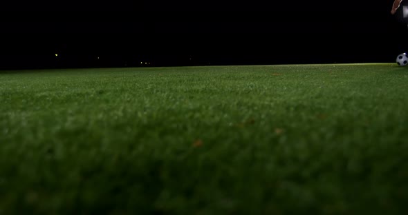 Soccer player playing soccer 4k alt