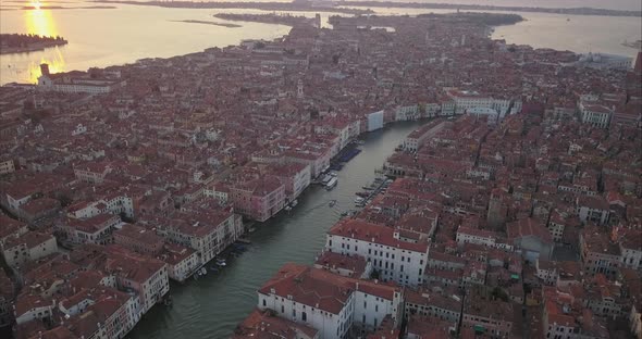 Aerial shot Following Canal Grande towards Ponte di RIalto, Morning, Venice, Italy alt