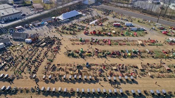 Aerial View of an Amish Mud Sale alt