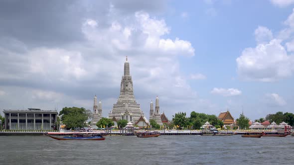 Wat Arun Ratchawararam (Temple of Dawn) and five pagodas, Bangkok, Thailand