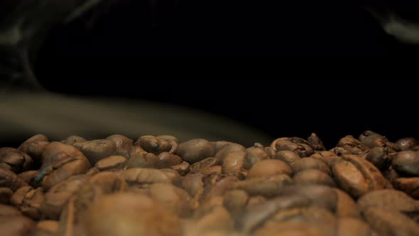 Fragrant coffee beans are roasted smoke that comes from coffee beans.