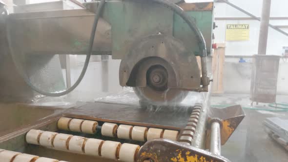 Cutting Stone with Water Jet Cutting Machine