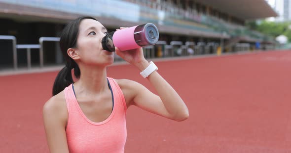 Sport woman drinking water  alt