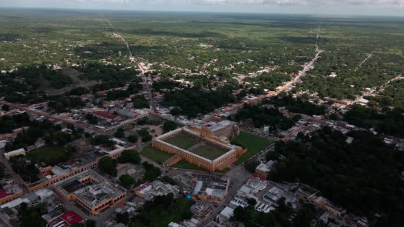 Orbit view of the main plaza of Izamal, Mexico alt