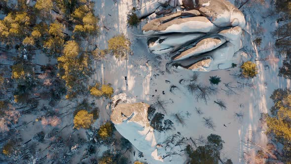 The Krasnoyarsk Pillars The Feather Pillar Winter Mountains Forest Cliffs Krasnoyarsk alt
