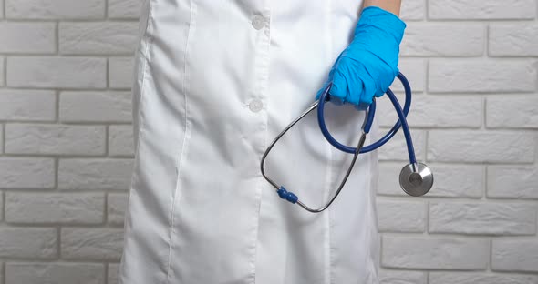 Doctor Work with Hammer alt