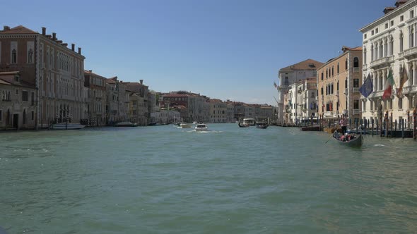 Sailing and rowing in Grand Canal