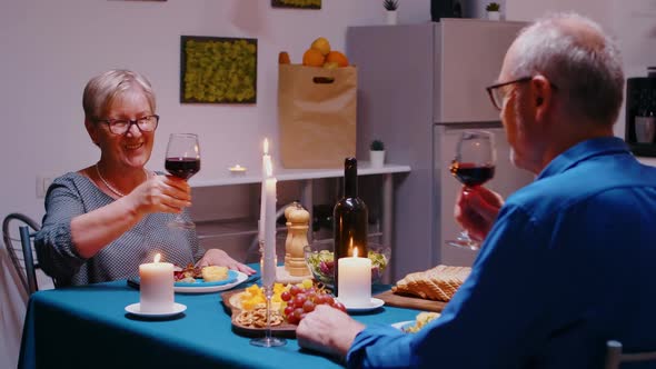 Toasting Wine at Home alt