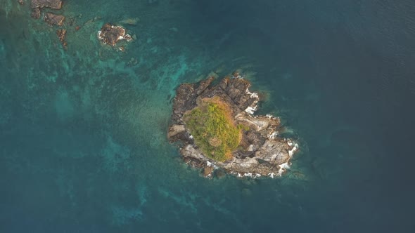 Top Down of Rock Island with Green Peak Aerial alt