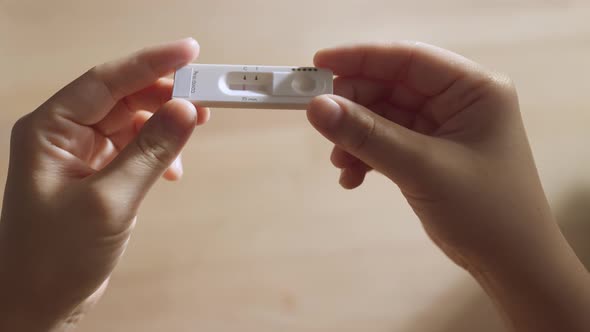 close up positive show result of covid negative show on nasal rapid self test kit alt