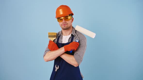 Guy in Safety Wear Hard Hat Protective Goggles Gloves alt