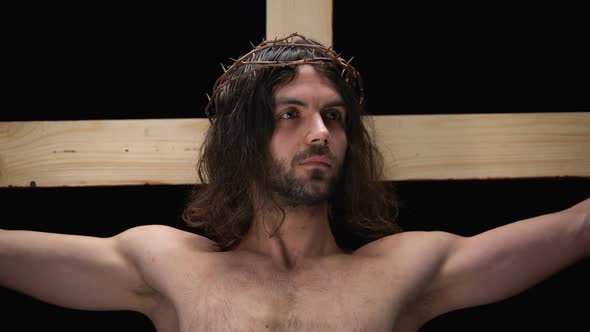 Jesus Christ in Thorns Crown on Black Background, Religious Faith, Crucifix alt