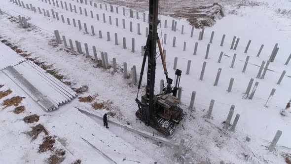 Pile bore machine lifts a reinforced concrete pile with a cable 16 alt