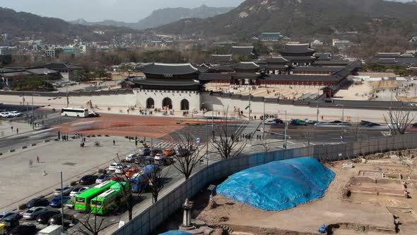 Timelapse Gyeongbokgung Palace of Seoul Against Green Hills alt