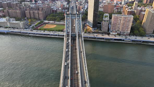 Manhattan Bridge Manhattan Skyline at New York City alt