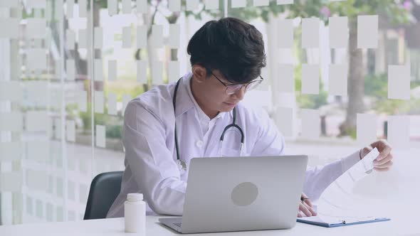 Medical consultation in the hospital alt