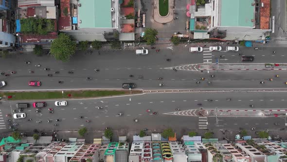 Aerial Drones Take a Beautiful View of the City From a Bird's Eye View with Skyscrapers or Tall alt