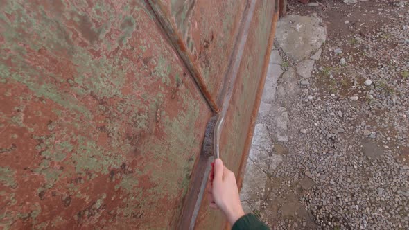 Grinding Old Gates Slow Motion alt